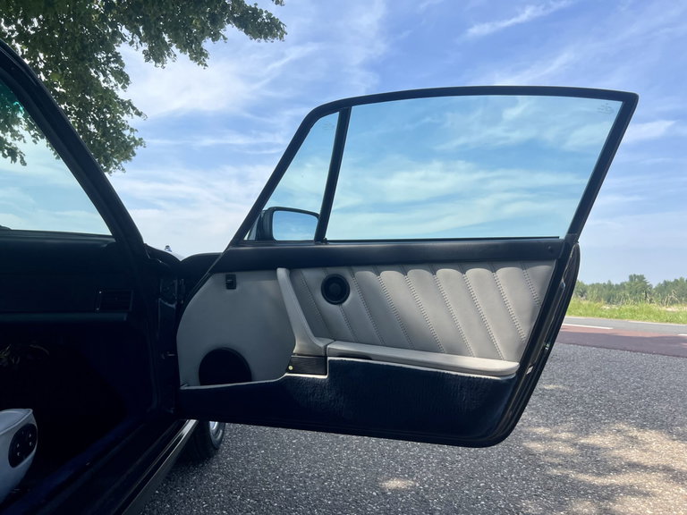 Porsche 911 Carrera 3.2 (US)
