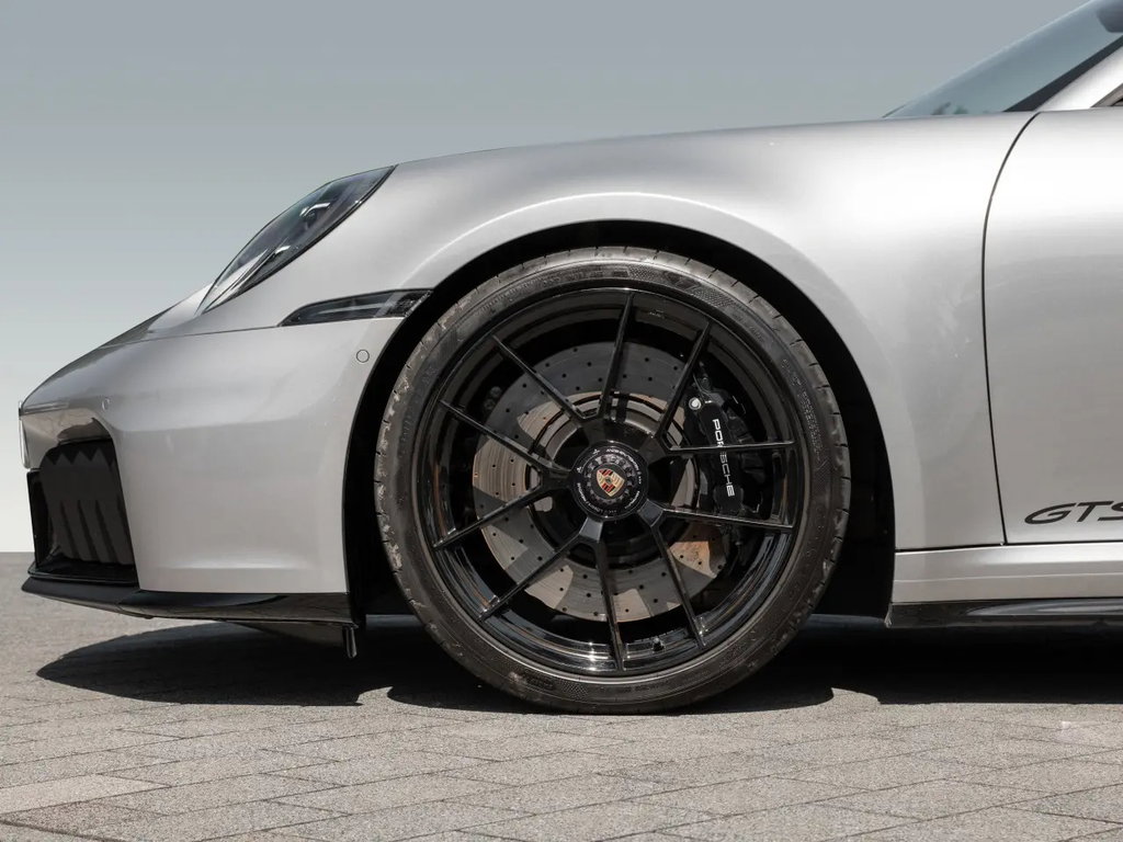 Porsche 992.2 Carrera 4 GTS