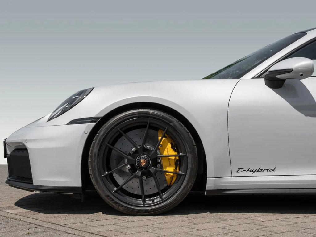 Porsche 992.2 Carrera GTS