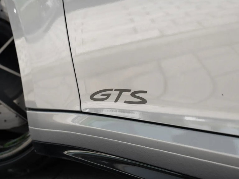 Porsche 992.2 Carrera 4 GTS