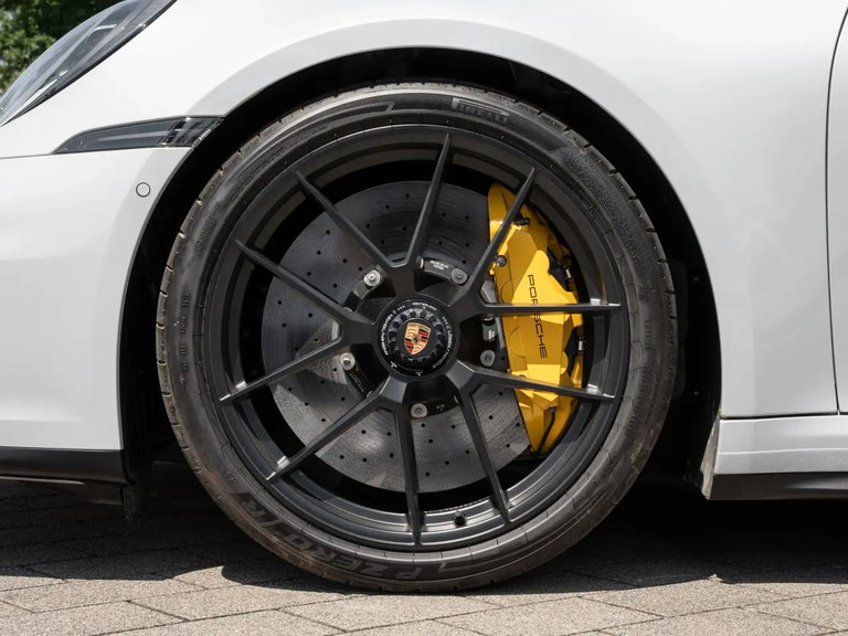 Porsche 992.2 Carrera GTS