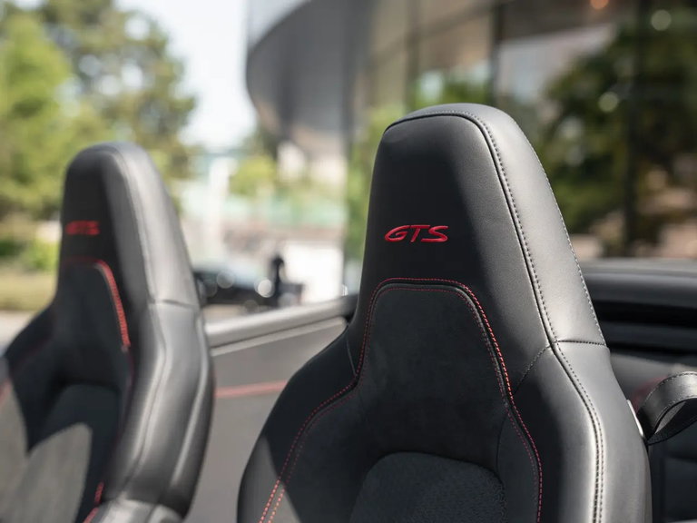 Porsche 992.2 Carrera 4 GTS