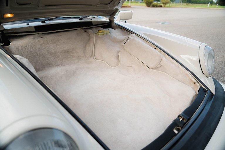 Porsche 911 Carrera 3.2 Speedster