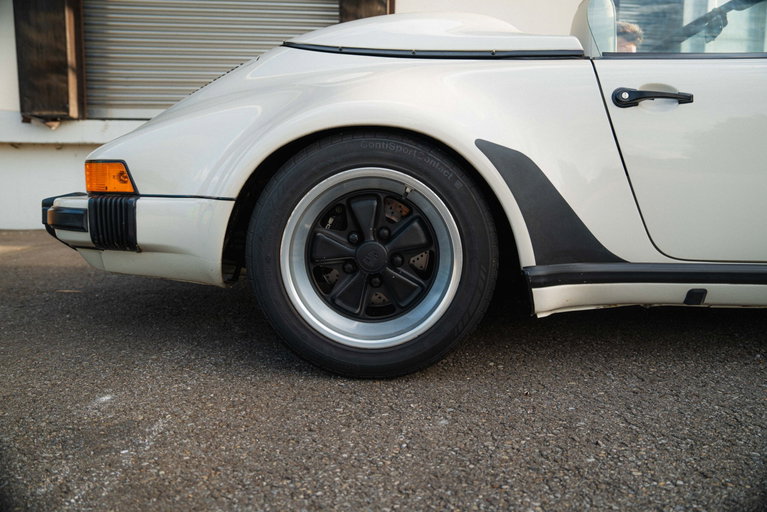 Porsche 911 Carrera 3.2 Speedster