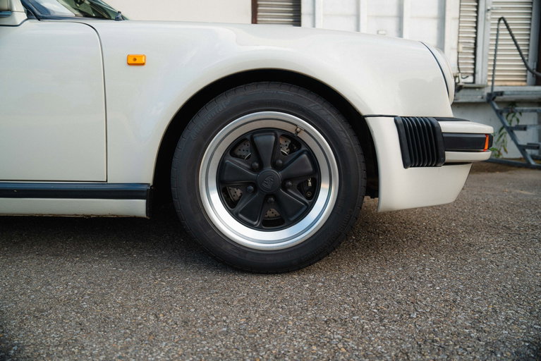 Porsche 911 Carrera 3.2 Speedster