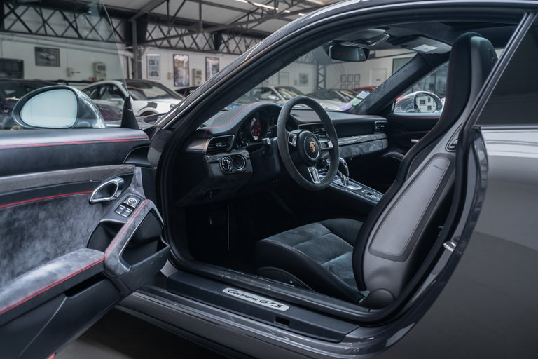 Porsche 991.2 Carrera GTS