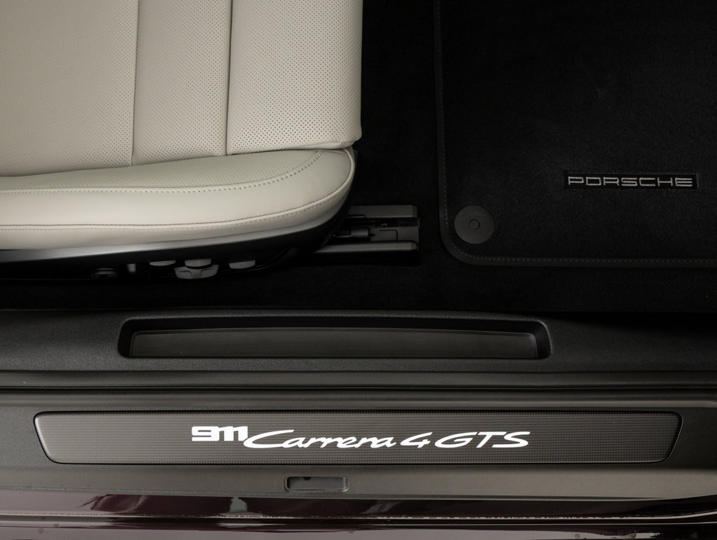 Porsche 992.2 Carrera 4 GTS