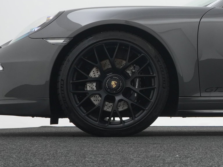 Porsche 991 Carrera 4 GTS