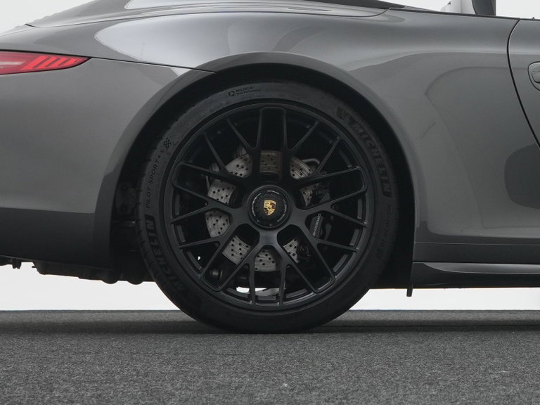 Porsche 991 Carrera 4 GTS