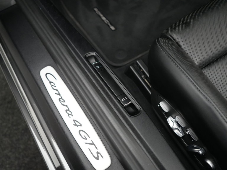 Porsche 991 Carrera 4 GTS