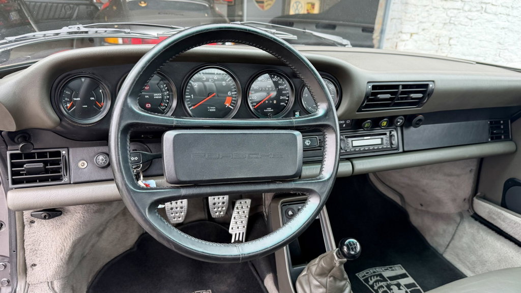 Porsche 911 Carrera 3.2