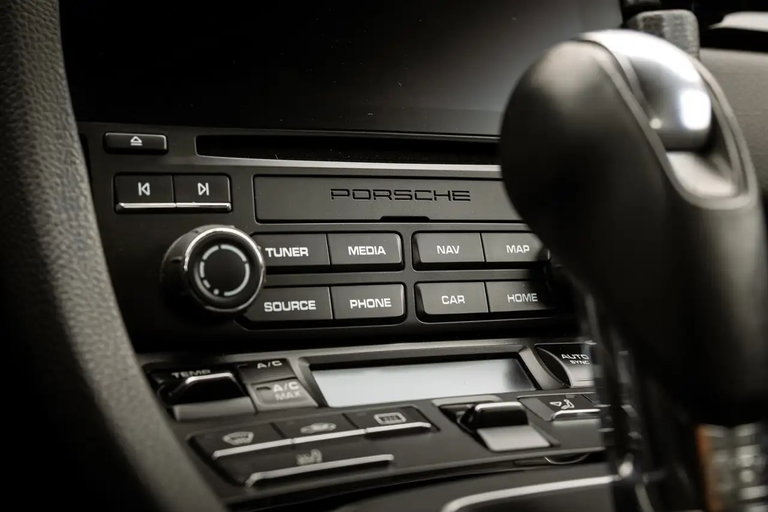 Porsche 718 Cayman T