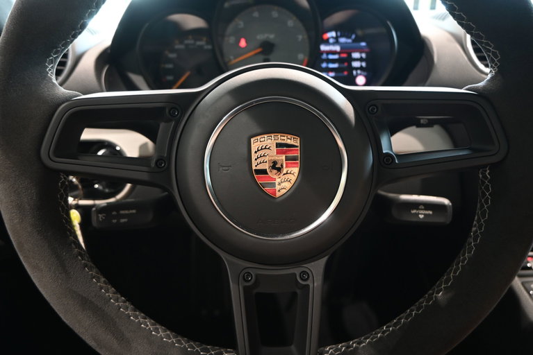 Porsche 718 Cayman GT4