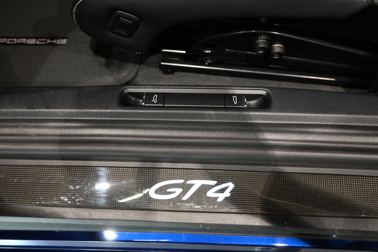 Porsche 718 Cayman GT4