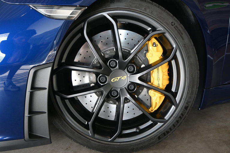 Porsche 718 Cayman GT4