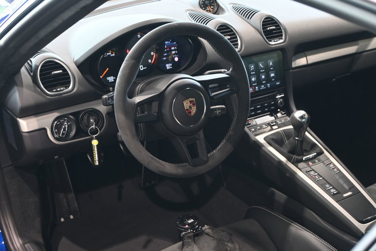 Porsche 718 Cayman GT4