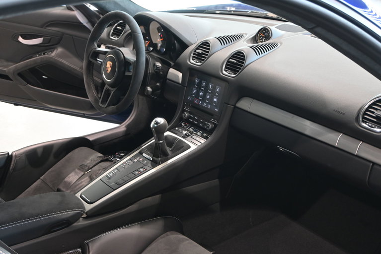 Porsche 718 Cayman GT4