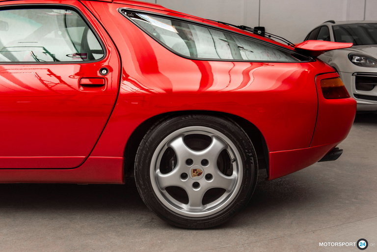 Porsche 928 GTS