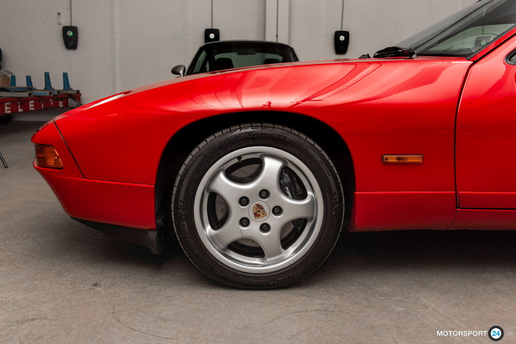 Porsche 928 GTS
