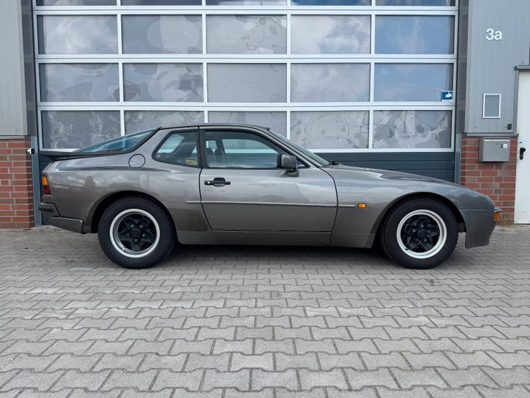 Porsche 944 Coupé