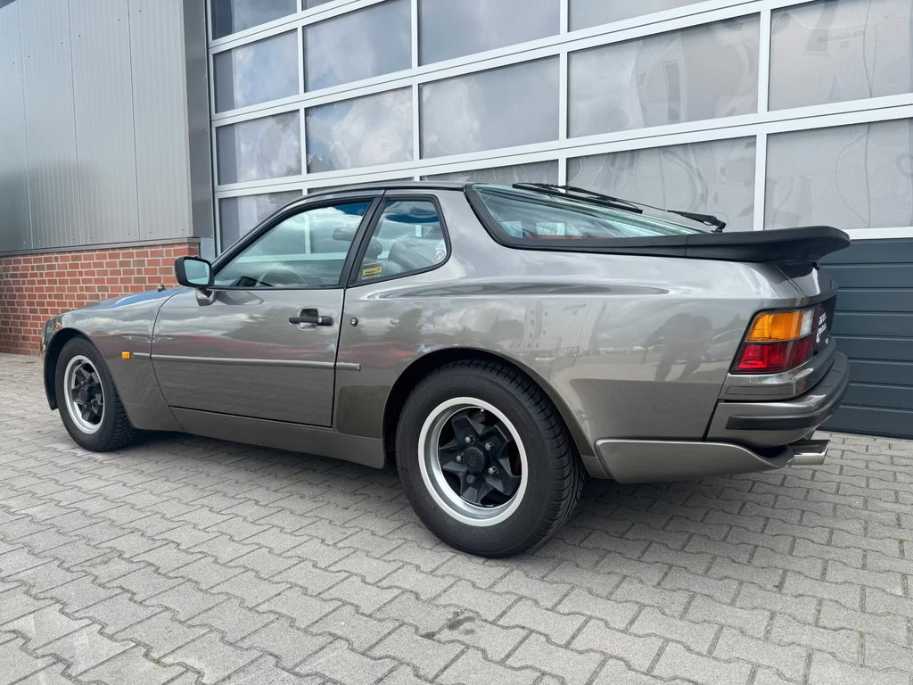 Porsche 944 Coupé