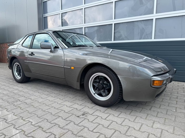 Porsche 944 Coupé
