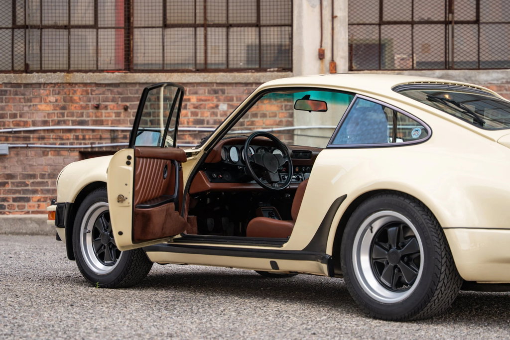 Porsche 911 Turbo 3.0 (US)