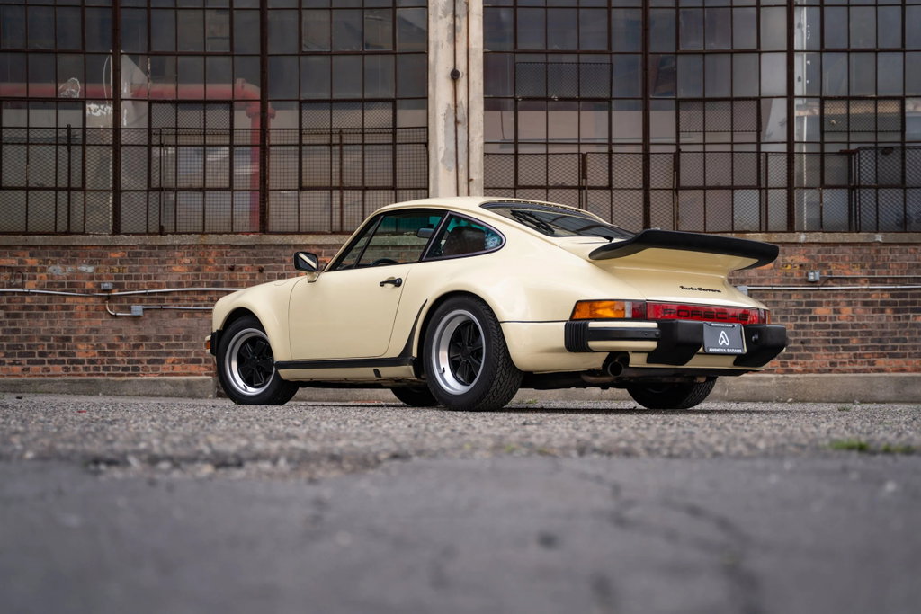 Porsche 911 Turbo 3.0 (US)