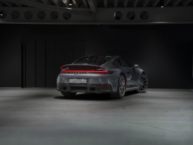 Porsche 992 Carrera