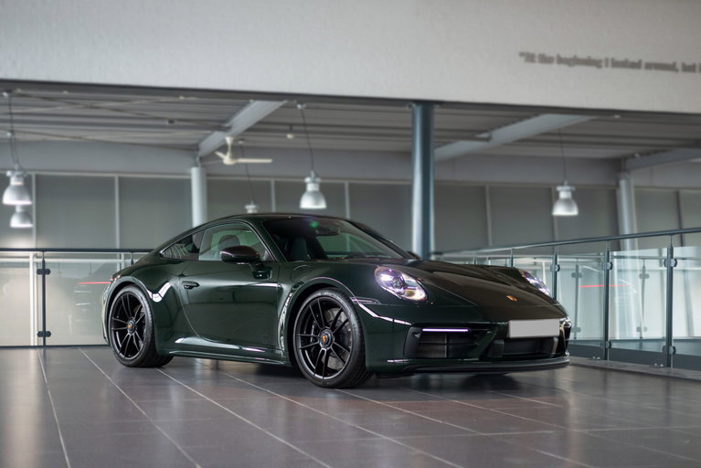 Porsche 992 Carrera 4 GTS
