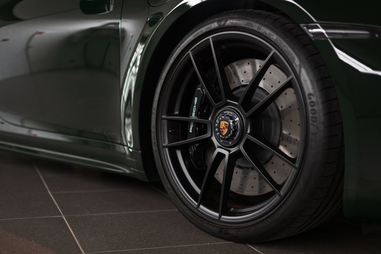 Porsche 992 Carrera 4 GTS