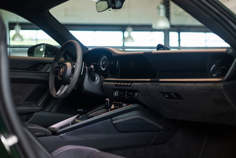 Porsche 992 Carrera 4 GTS