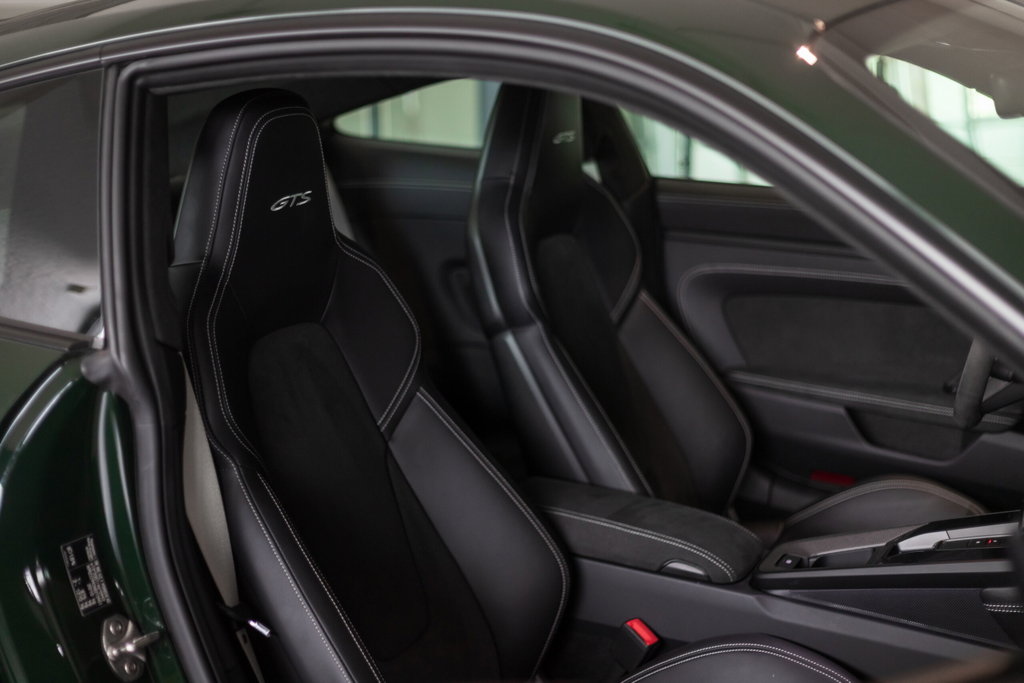 Porsche 992 Carrera 4 GTS