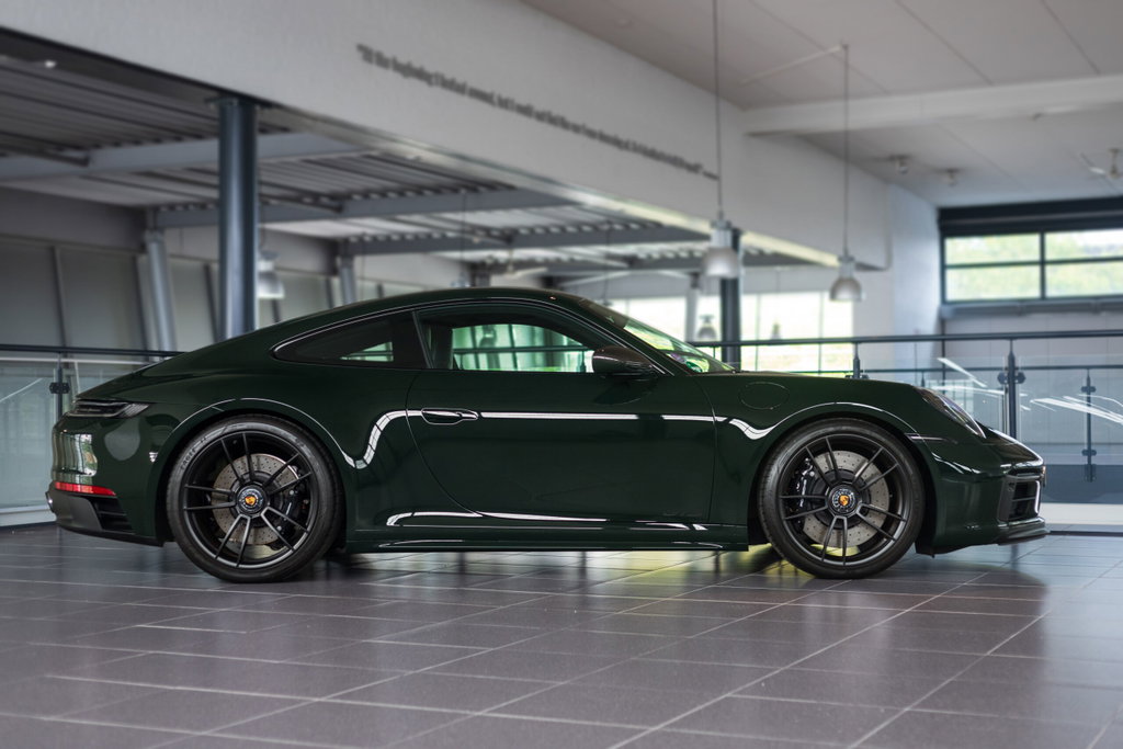 Porsche 992 Carrera 4 GTS