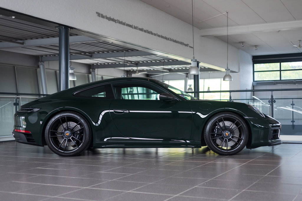 Porsche 992 Carrera 4 GTS