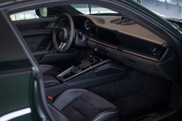 Porsche 992 Carrera 4 GTS