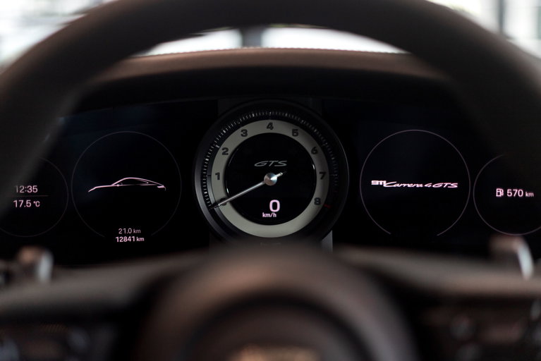 Porsche 992 Carrera 4 GTS