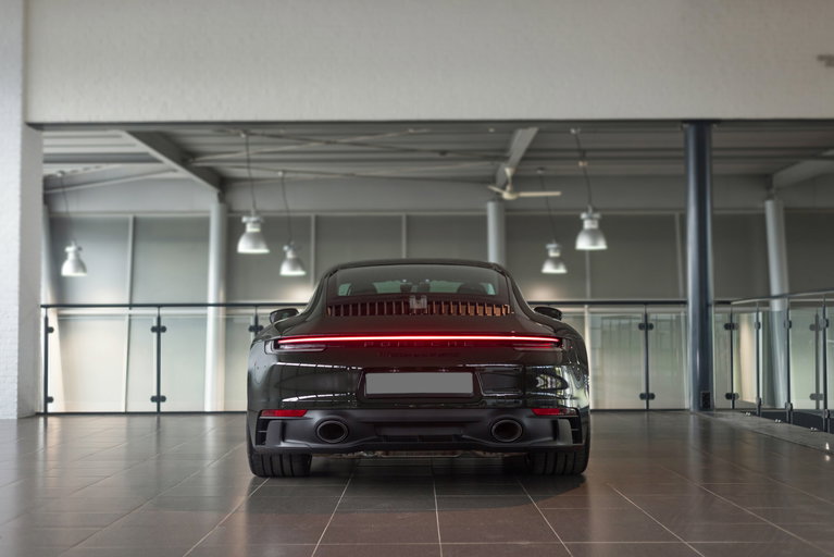 Porsche 992 Carrera 4 GTS