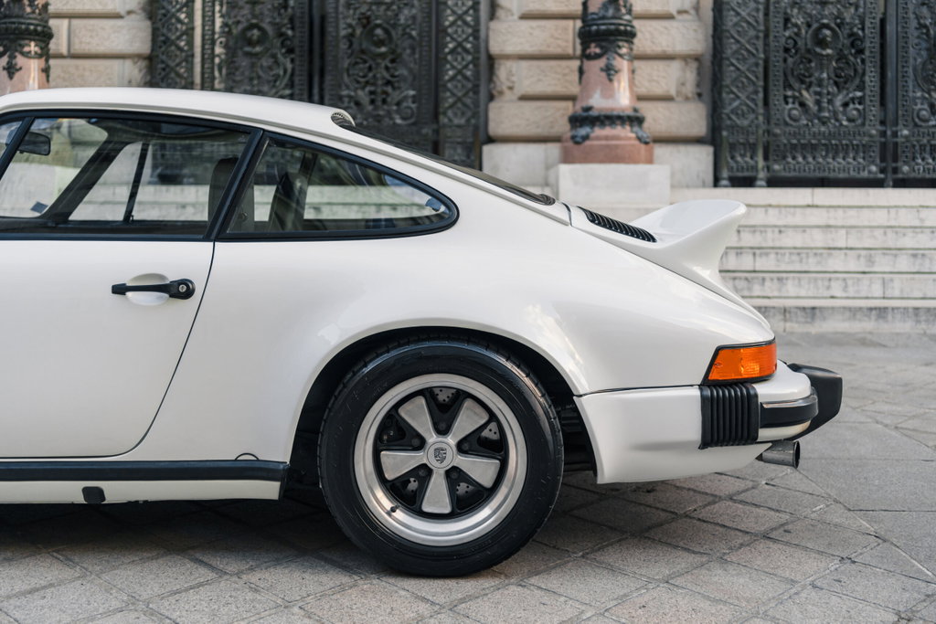 Porsche 911 Carrera 2.7