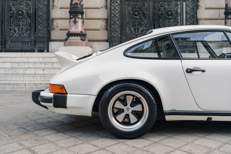 Porsche 911 Carrera 2.7