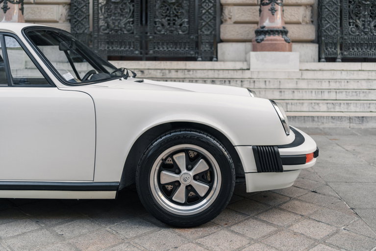 Porsche 911 Carrera 2.7