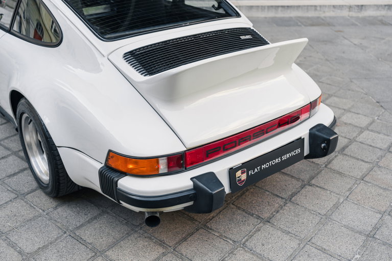 Porsche 911 Carrera 2.7