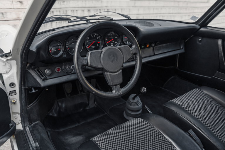 Porsche 911 Carrera 2.7