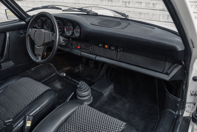 Porsche 911 Carrera 2.7
