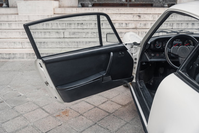 Porsche 911 Carrera 2.7