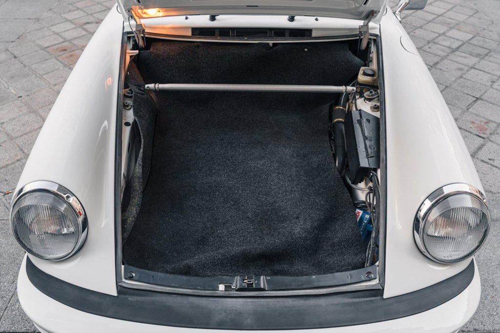 Porsche 911 Carrera 2.7
