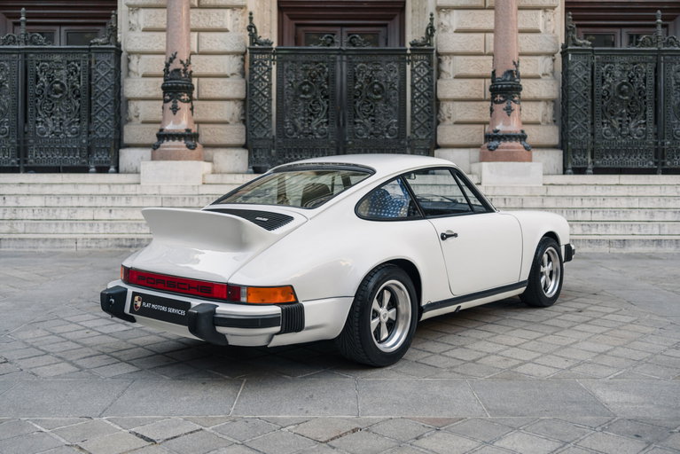 Porsche 911 Carrera 2.7