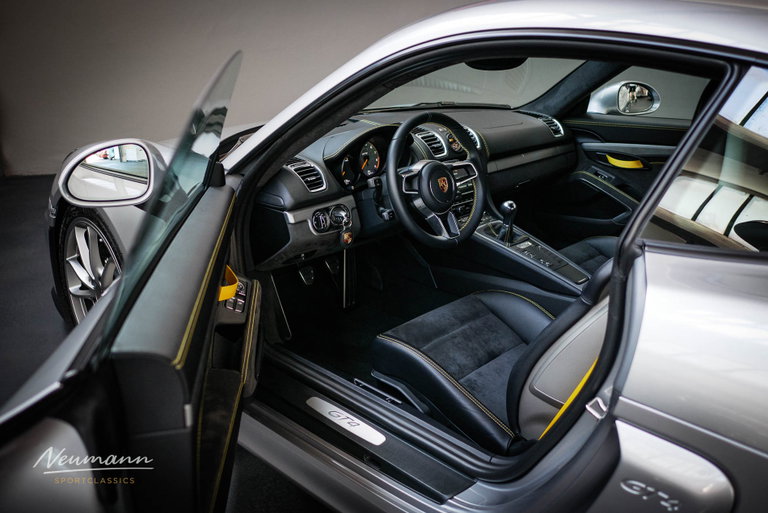 Porsche 981 Cayman GT4