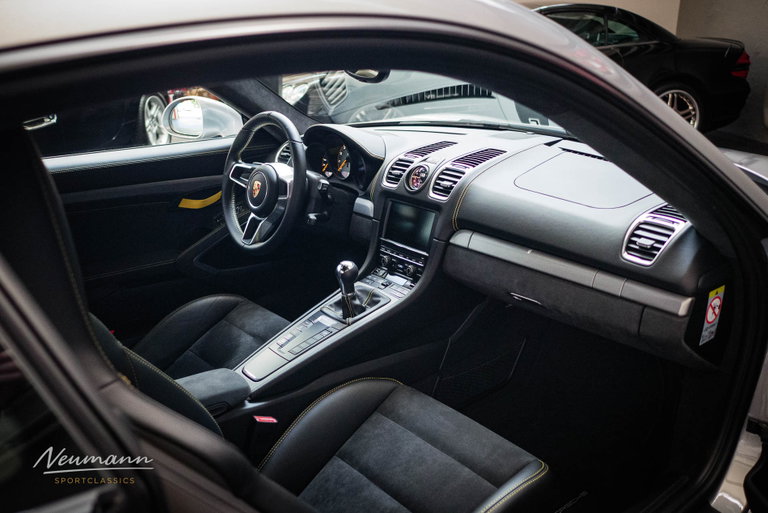 Porsche 981 Cayman GT4