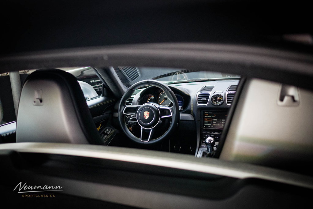 Porsche 981 Cayman GT4